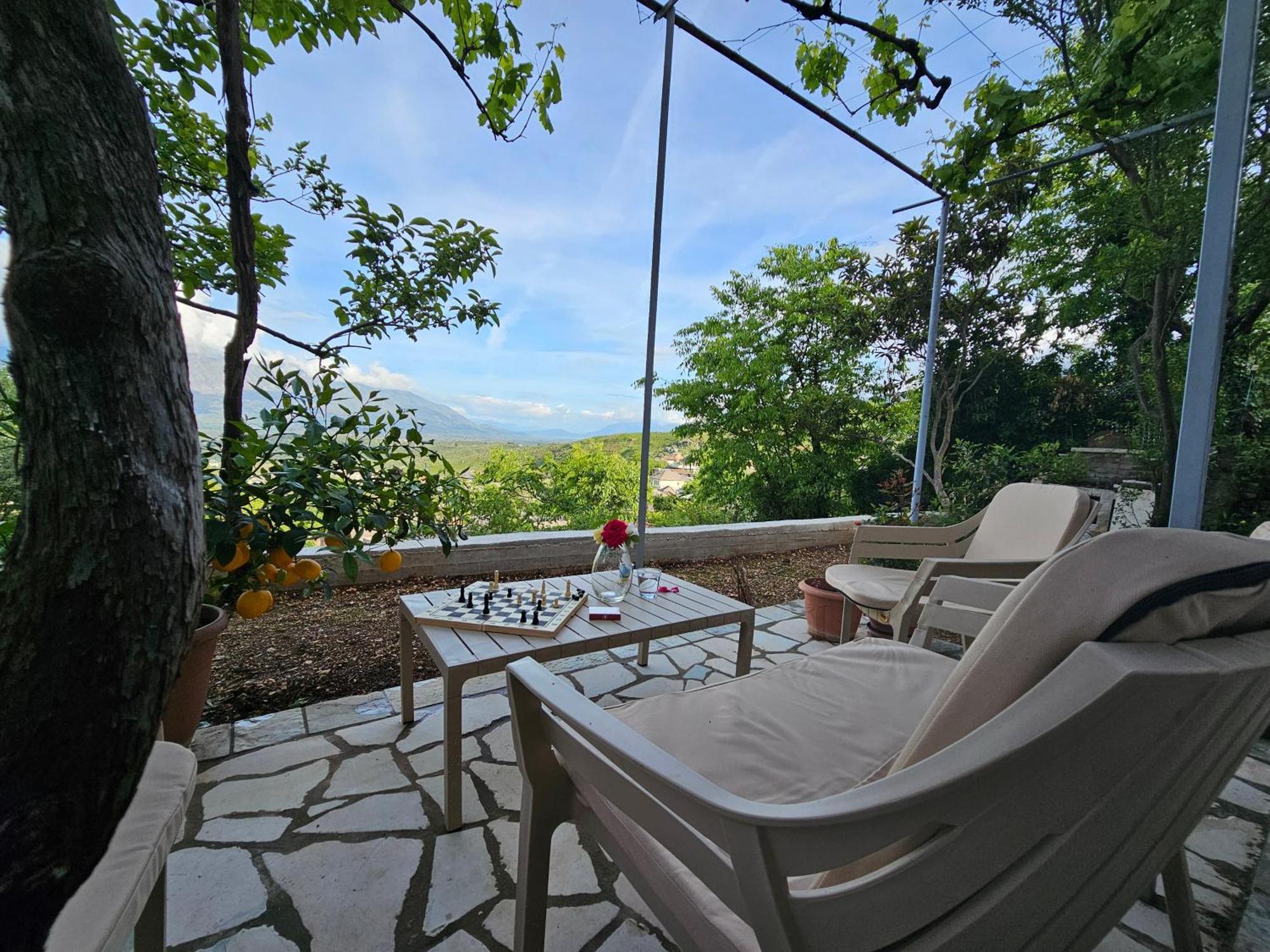 Lemon Garden Apartment-Hot Tub Jacuzzi Gjirokaster Bagian luar foto