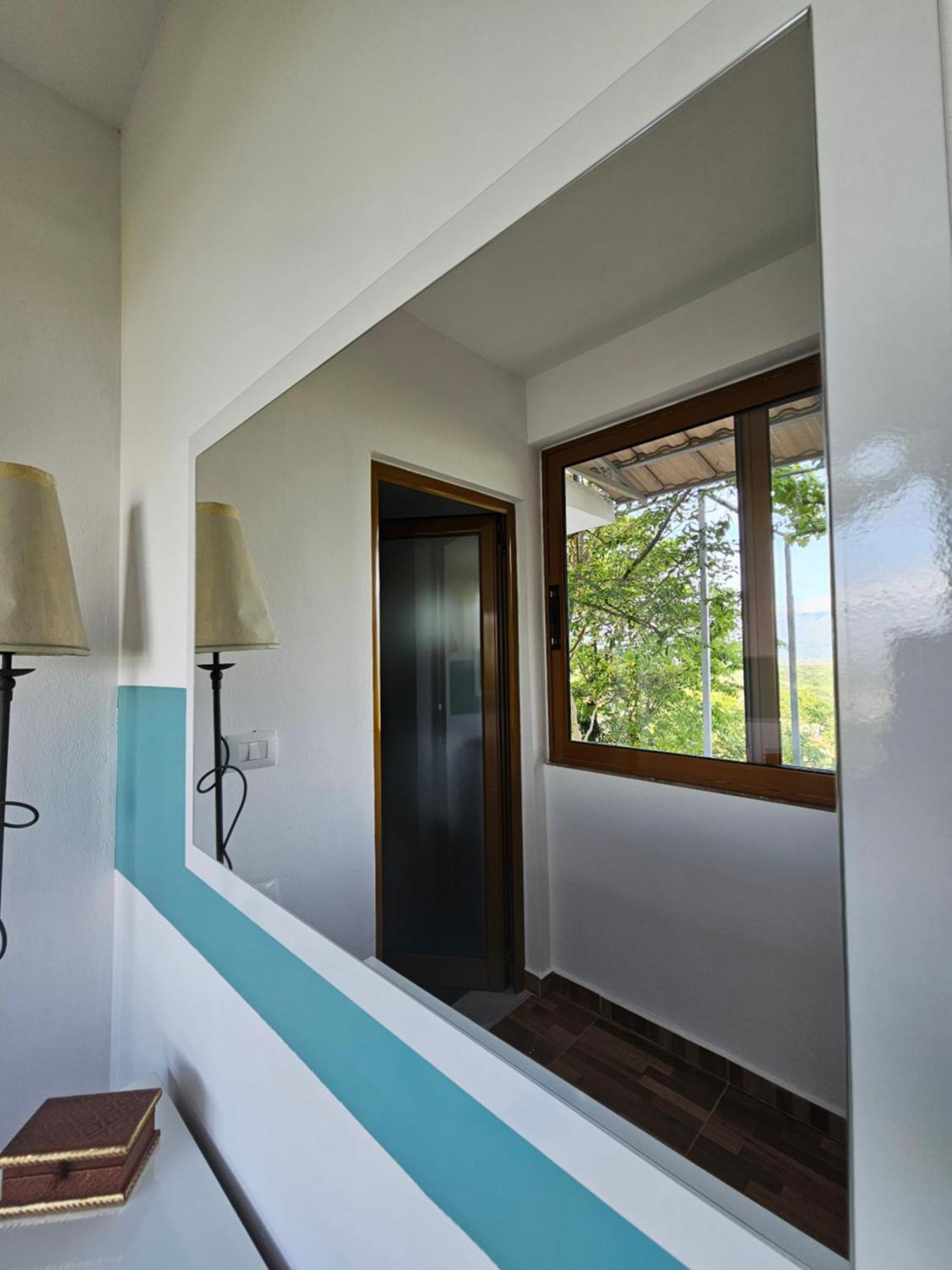 Lemon Garden Apartment-Hot Tub Jacuzzi Gjirokaster Bagian luar foto